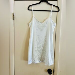 VTG 90s Silky Satin Edwardian White Embroidered Short Chemise Nightie Lingerie M